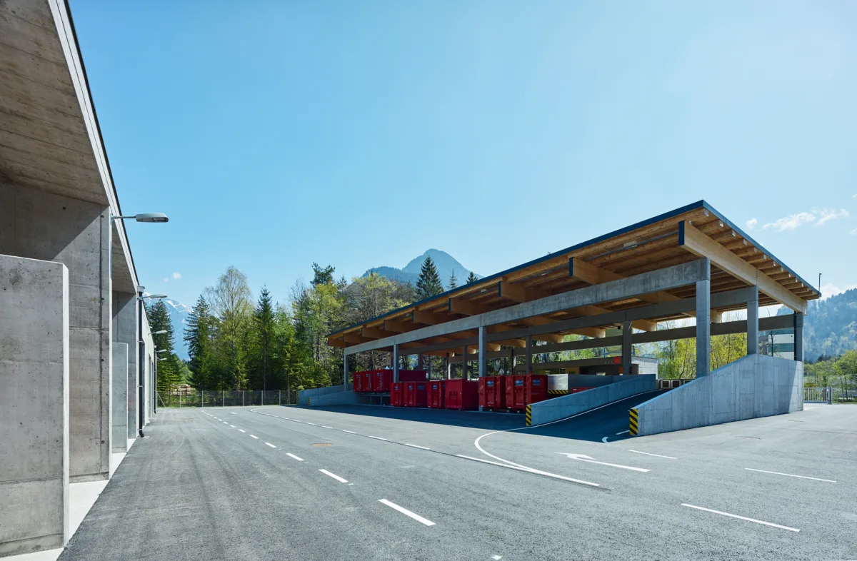 Wertstoffsammelzentrum von Hammerer Architekten