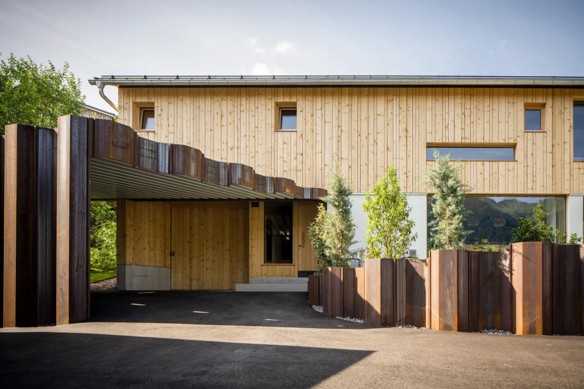 Bergholzhaus in Raggal von Hammerer Architekten